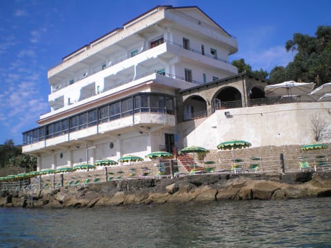 Property building, Day