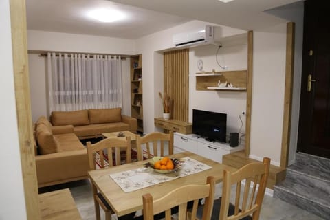 TV and multimedia, Living room, Evening entertainment