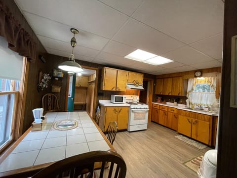 Dining area, kitchen