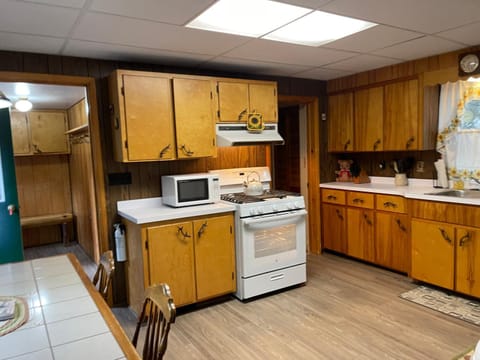 Dining area, kitchen