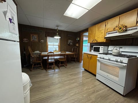 Dining area, kitchen