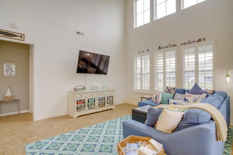 Shuttle to Beach Millville Townhome with Porch House in Ocean View