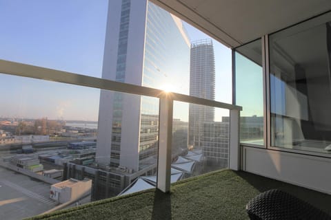 Day, View (from property/room), Balcony/Terrace, City view