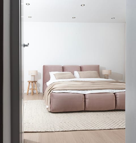 Bed, Living room, Photo of the whole room, Seating area, Bedroom