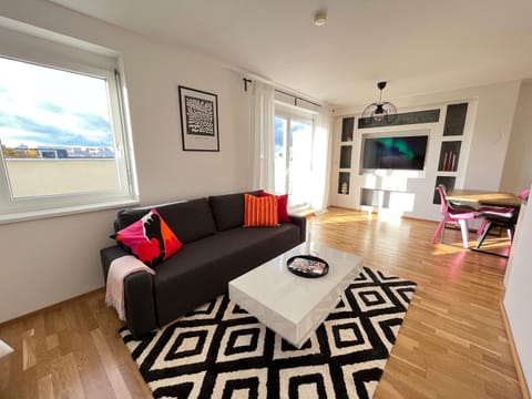 TV and multimedia, Living room, Seating area, Evening entertainment