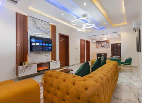 Communal lounge/ TV room, TV and multimedia, Living room, Seating area, Evening entertainment