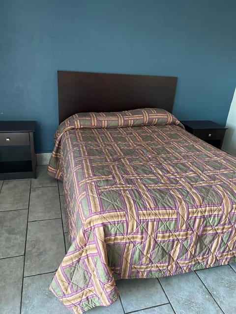 Candlelight Inn Motel in St Petersburg