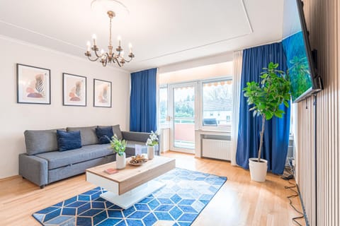 Communal lounge/ TV room, TV and multimedia, Living room