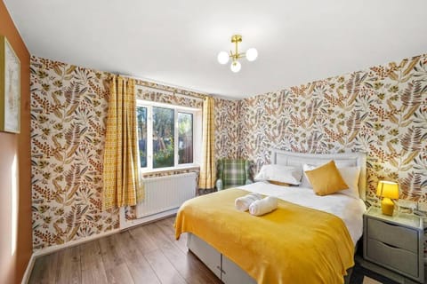 Beautiful 5 Bedroom Free Parking off House in Aylesbury