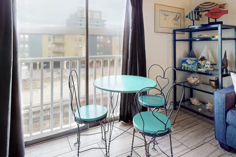 Spyglass 106B Apartment in West Beach