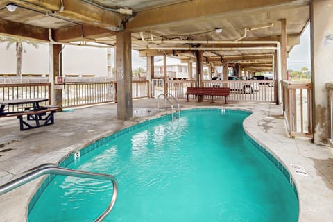 Spyglass 106B Apartment in West Beach