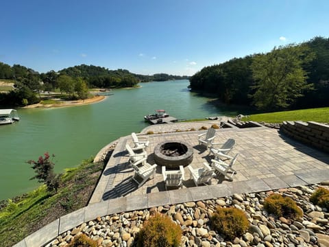 Garden, Balcony/Terrace, Lake view