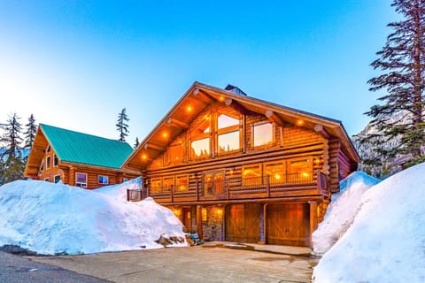 Luxury Family Cabin at Summit West Cabin in Snoqualmie Pass