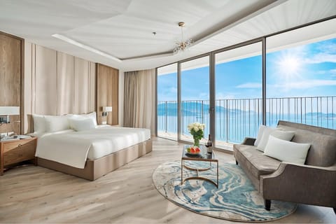 Bed, View (from property/room), Balcony/Terrace, Seating area, Bedroom, Sea view