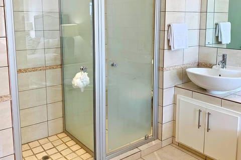 Dolphin Villa Apartment in Cape Town