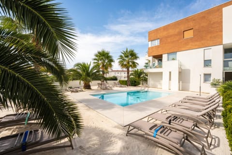 Property building, Swimming pool