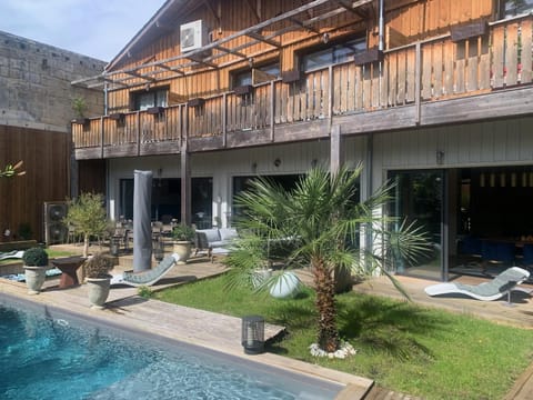 Property building, Day, Garden, Garden view, Pool view, Swimming pool, sunbed
