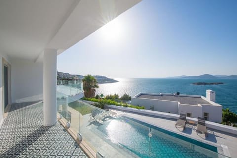 Day, View (from property/room), Balcony/Terrace, Pool view, Sea view, Swimming pool, Swimming pool, sunbed