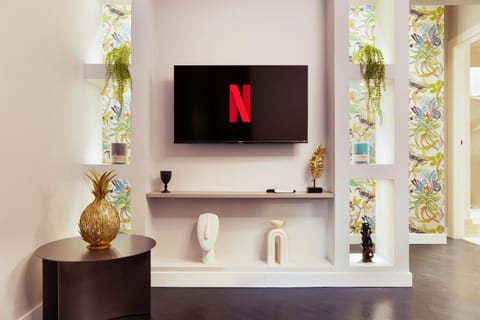 Communal lounge/ TV room, TV and multimedia, Evening entertainment