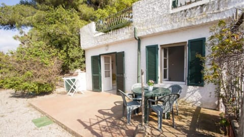 Property building, Patio, Day, Garden, View (from property/room), Dining area, Garden view