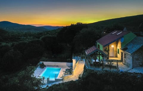 Property building, Natural landscape, Mountain view, Swimming pool, Sunset