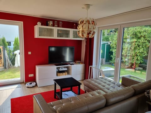 TV and multimedia, Living room, Garden view