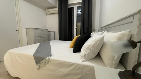 Bed, Photo of the whole room, Bedroom, wardrobe, air conditioner