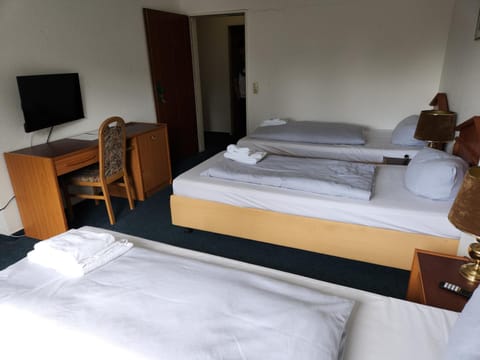 Hotel & Restaurant Heidekrug in Pinneberg, Free Parking and WiFi Hotel in Hamburg