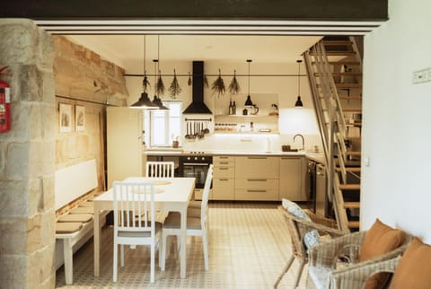Kitchen or kitchenette, Seating area, Dining area