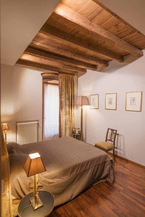Bed, Photo of the whole room, Bedroom, internet
