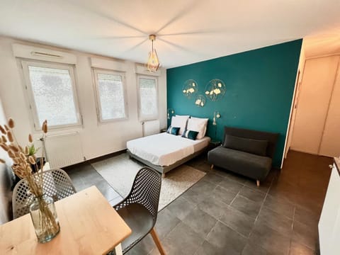 Bed, Photo of the whole room, Seating area, Bedroom