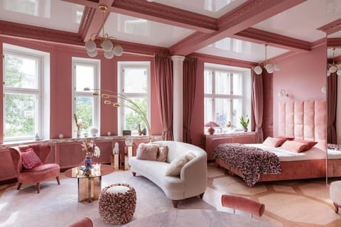 Bed, Living room, Photo of the whole room, Seating area, Bedroom