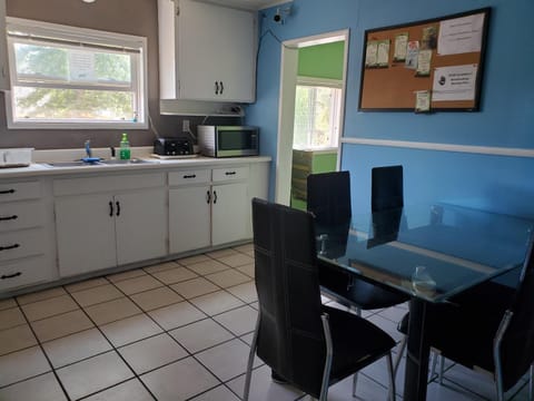 Yosemite International Hostel Bed and Breakfast in Groveland