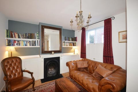 Library, Living room, Seating area