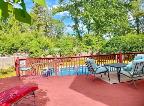 The Lazy Bear, Lake George House in Queensbury