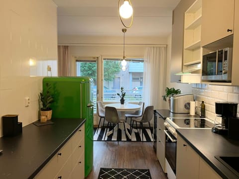 Kitchen or kitchenette, Seating area, Dining area, dishwasher, minibar, pet friendly, stove, toaster