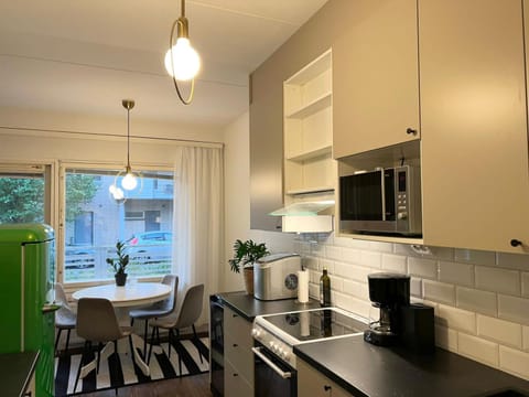 Kitchen or kitchenette, Dining area, dishwasher, minibar, pet friendly, stove