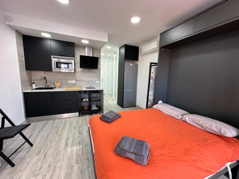 Bed, Living room