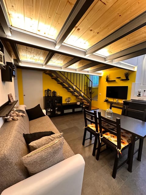 TV and multimedia, Living room, Dining area