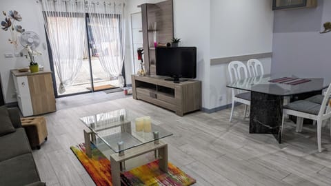 TV and multimedia, Living room, Dining area