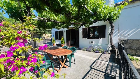 Property building, Patio, Off site, Garden, Balcony/Terrace, Garden view