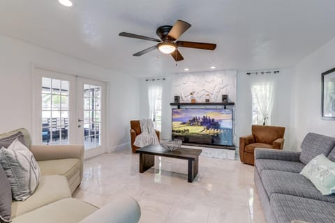 Largo Family Oasis Private Pool and Hot Tub! House in Largo