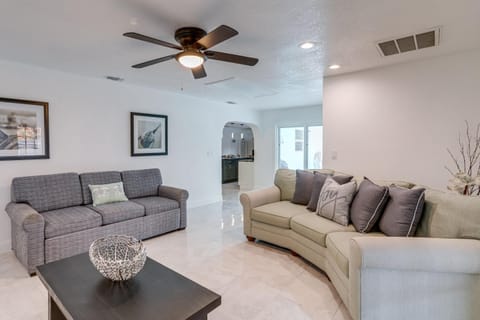 Largo Family Oasis Private Pool and Hot Tub! House in Largo