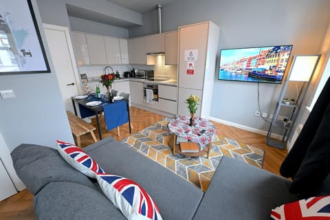 TV and multimedia, Living room, Dining area