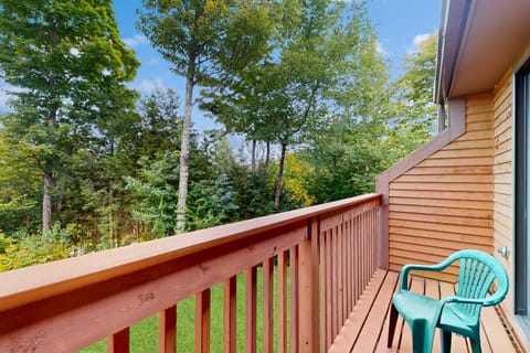 Reindeer Crossing at Nordic Village Apartment in Glen