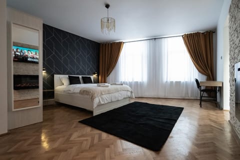 Bed, TV and multimedia, Photo of the whole room, Seating area, Bedroom, hair dresser