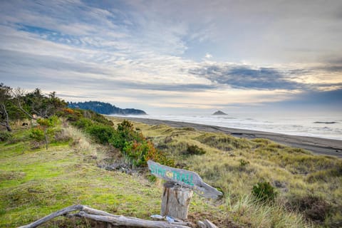 Oceanfront Home in Port Orford The Lighthouse House in Oregon