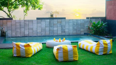 Day, Natural landscape, Garden, Living room, Seating area, Beach, Windsurfing, Garden view, Pool view, Swimming pool, Sunrise