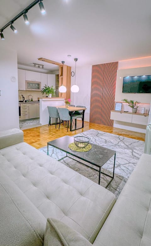 TV and multimedia, Kitchen or kitchenette, Living room, Dining area