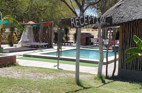 Swimming pool, Breakfast